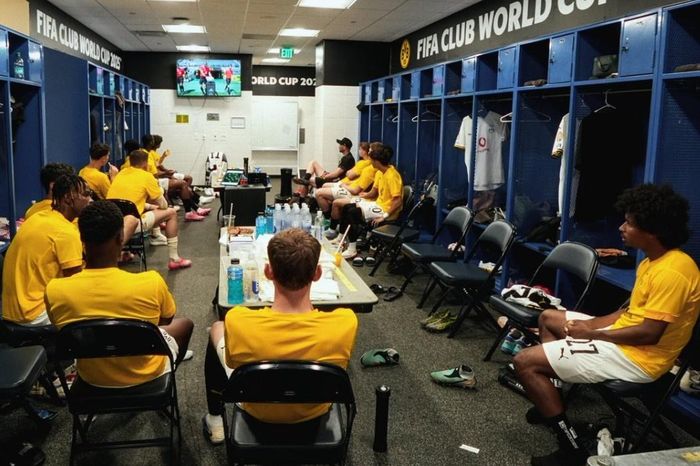 Khoảnh khắc tranh cãi của cầu thủ Dortmund