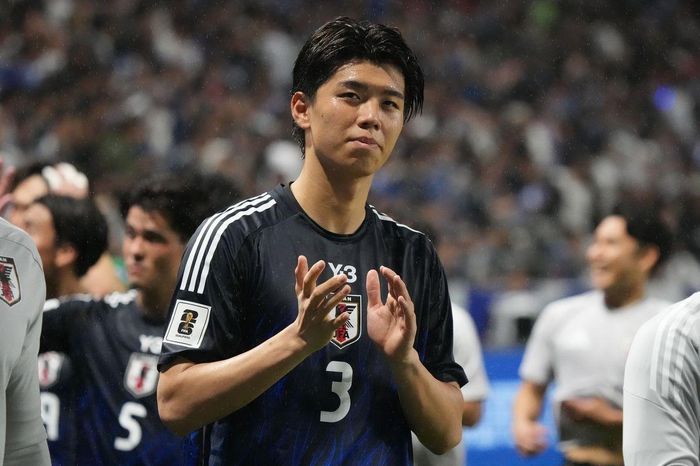 Tottenham chiêu mộ trung vệ Nhật Bản