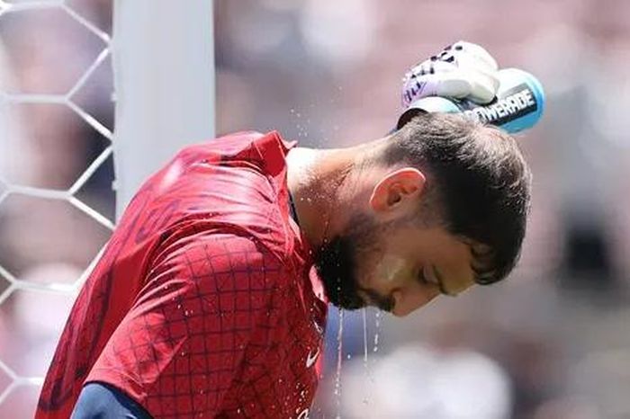 Nắng nóng tàn phá FIFA Club World Cup, hành hạ cầu thủ và người hâm mộ