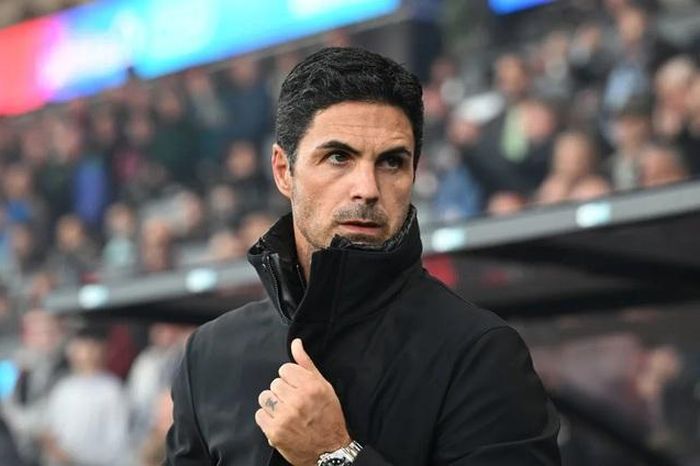 Arsenal hoàn tất bản hợp đồng đầu tiên trong mùa hè