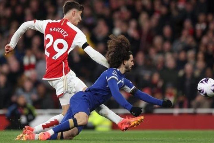 Rio Ferdinand chê các cầu thủ Chelsea 'như những đứa trẻ' sau trận thua Arsenal