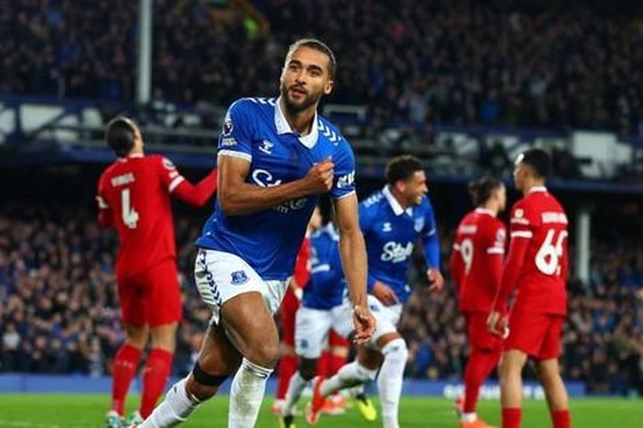 Hàng công hóa gỗ, Liverpool 'giương cờ trắng' trong cuộc đua vô địch