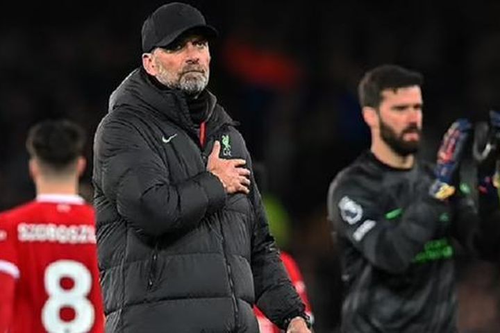 Liverpool 'hụt hơi' trong cuộc đua vô địch, HLV Jurgen Klopp xin lỗi người hâm mộ
