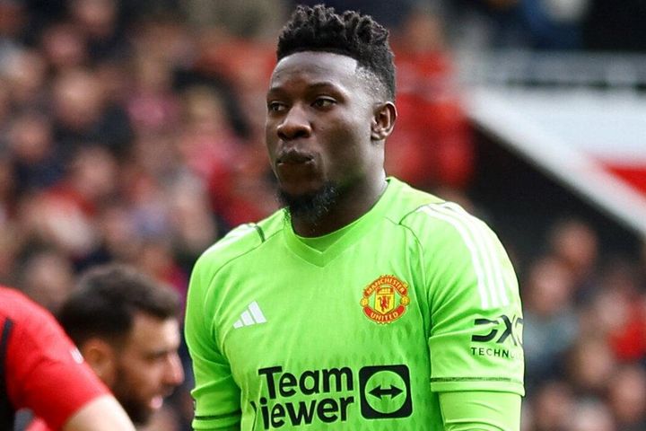 Onana đấm vào mặt đối thủ, Man Utd bị đội áp chót bảng xếp hạng cầm hòa