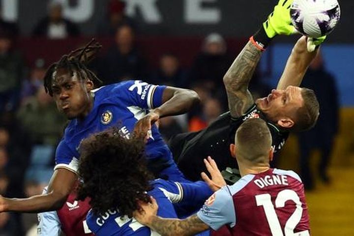 Chelsea ngược dòng hòa Aston Villa, HLV Pochettino chỉ trích VAR