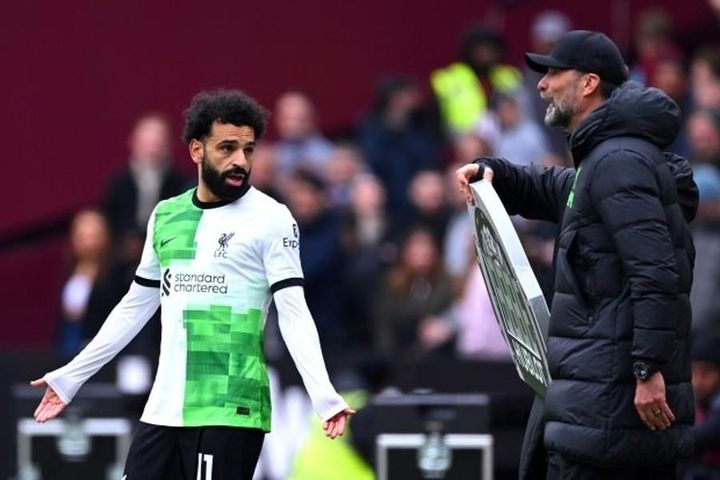 Chùm ảnh: Salah 'bật' thầy, Liverpool 'hết cửa' vô địch Ngoại hạng Anh