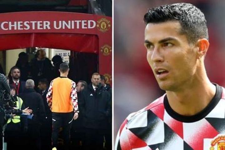 3 lối thoát cho Cristiano Ronaldo giữa 'khủng hoảng quan hệ' với HLV ở Manchester United