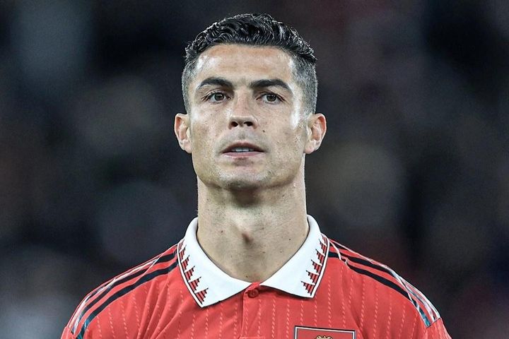 Ten Hag có lý khi trừng phạt Ronaldo