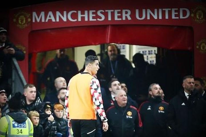 Sau 16 năm, Ronaldo trở thành phiên bản mới của người từng cho anh ăn đòn