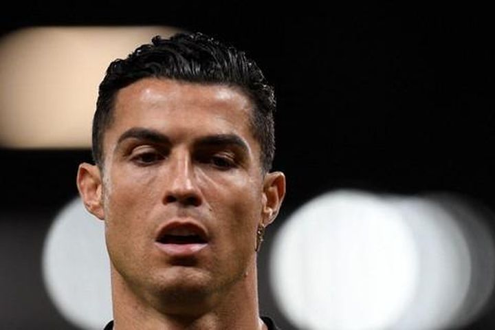 HLV MU nói điều bất ngờ sau khi loại bỏ Ronaldo