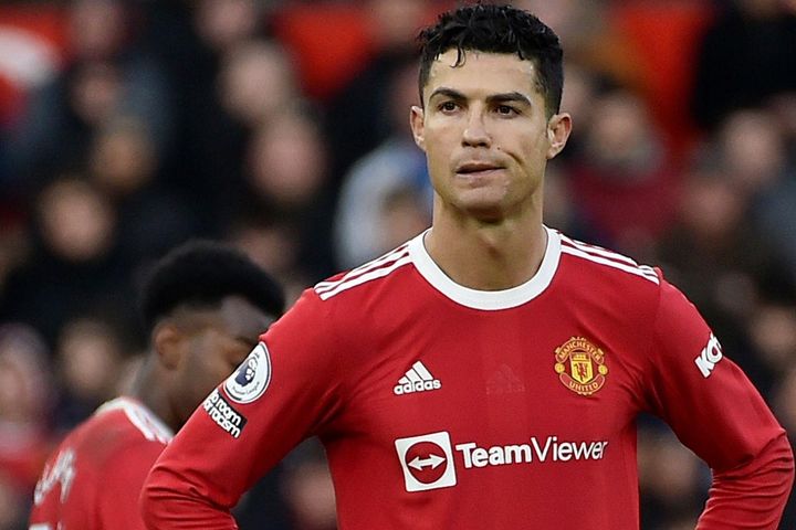 Án phạt của Man Utd sắp đặt dấu chấm hết cho Ronaldo