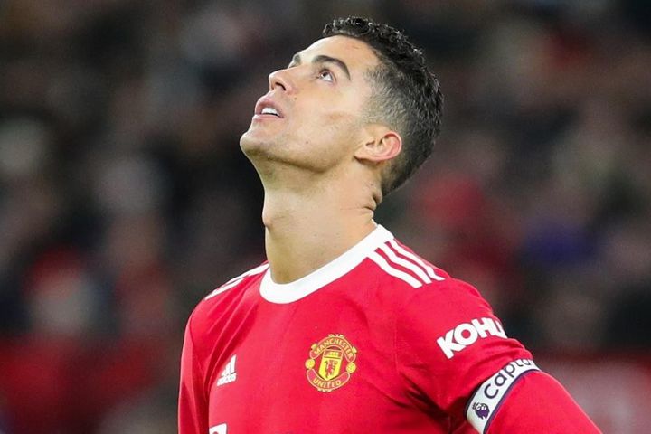 Truyền thông Anh: Ronaldo bị đồng đội ở Man Utd cô lập