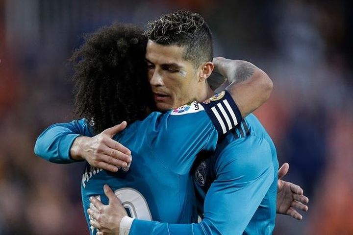 Đồng nghiệp duy nhất lên tiếng bảo vệ Ronaldo