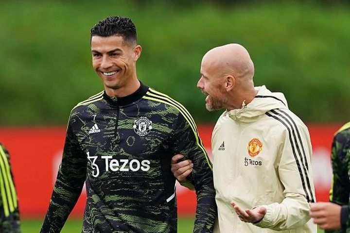 HLV Ten Hag tiết lộ thời điểm Ronaldo được trở lại đội một
