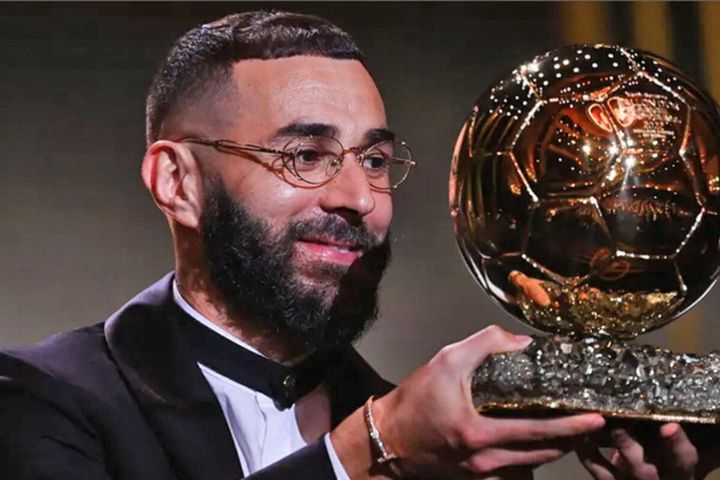 Benzema thắng áp đảo số phiếu bầu để giành Quả bóng vàng