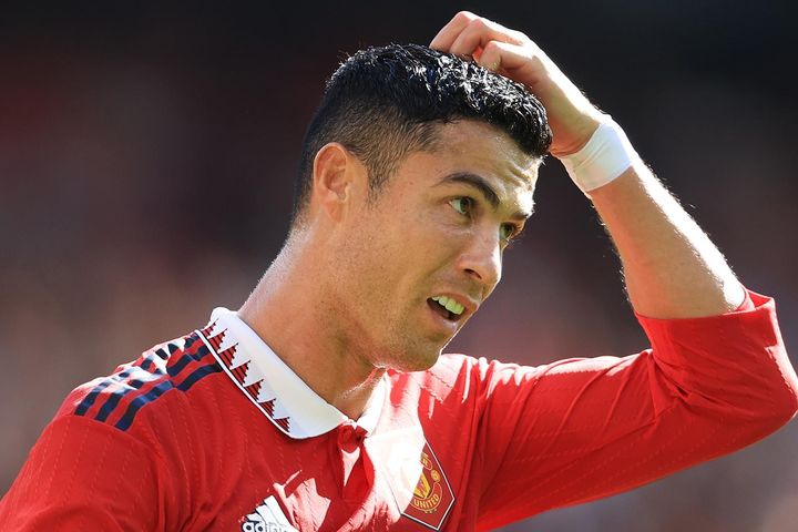Phản ứng của cầu thủ MU khi Ronaldo bị phạt