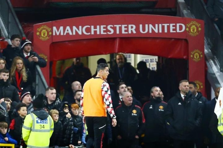 Kình địch PSG chiêu mộ Ronaldo đấu Messi