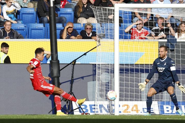 Sao trẻ tỏa sáng, Bayern Munich áp sát ngôi đầu Bundesliga