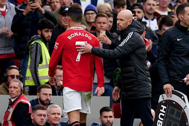 Ten Hag không hối tiếc khi bỏ Ronaldo