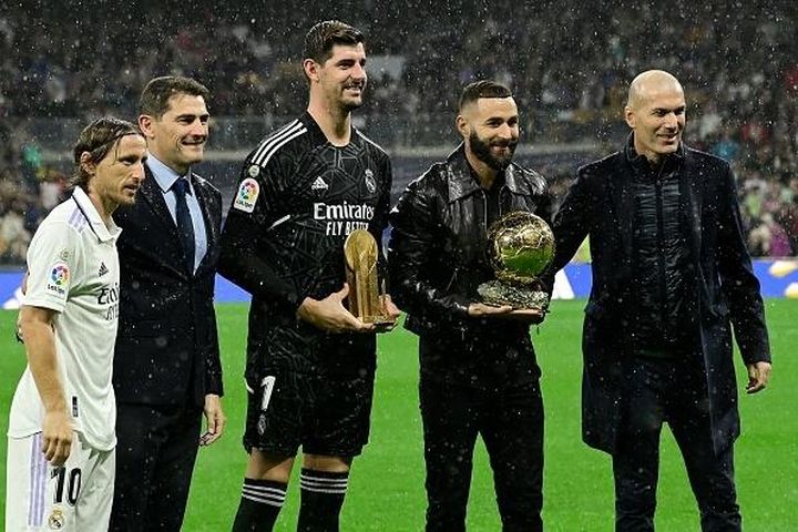 Zidane và Casillas tái xuất tại Bernabeu