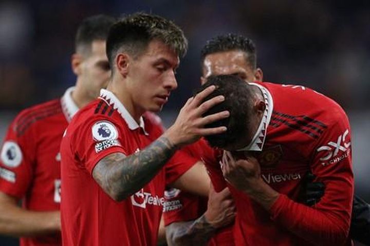 Varane khóc nức nở vì chấn thương, sợ mất World Cup