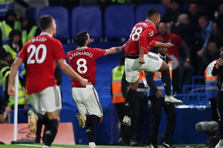 Casemiro ghi bàn phút bù giờ giúp MU thoát thua trước Chelsea