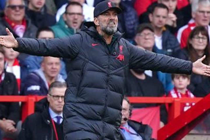 Klopp chỉ trích Van Dijk vì không ghi bàn khiến Liverpool thua sốc Nottingham