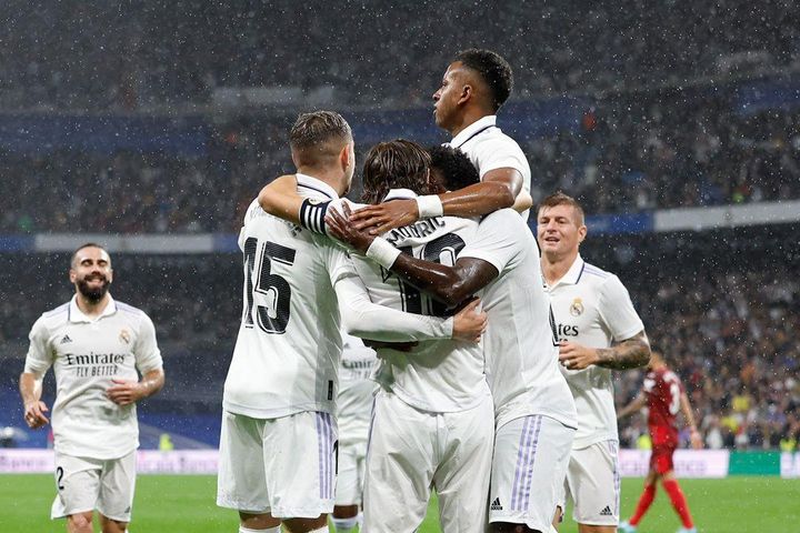 Valverde vẽ siêu phẩm, Real Madrid xây chắc ngôi đầu
