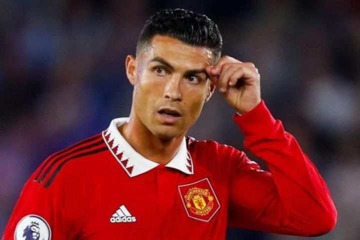 MU mất cả đống tiền nếu 'tống khứ' Ronaldo