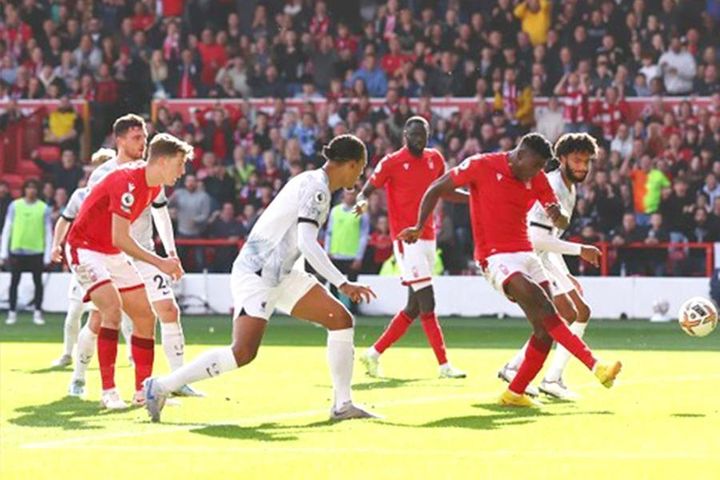'Hàng dạt' của Liverpool trừng phạt Liverpool