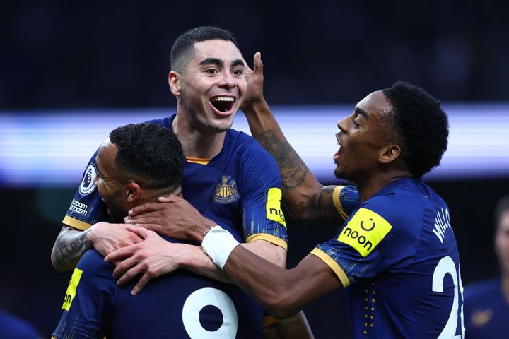 Newcastle hạ Tottenham để vào top 4