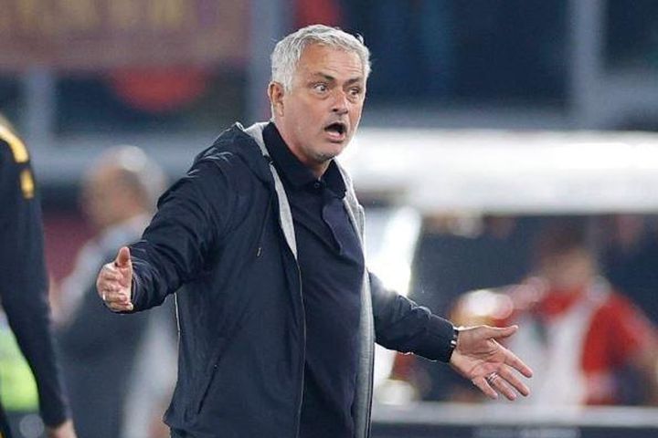 Thầy trò Mourinho không thể cản bước Napoli