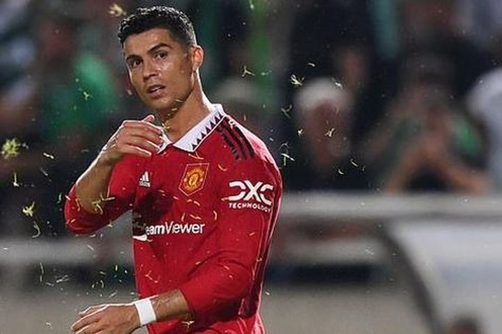 Chelsea sẵn sàng chìa tay 'cứu vớt' Ronaldo