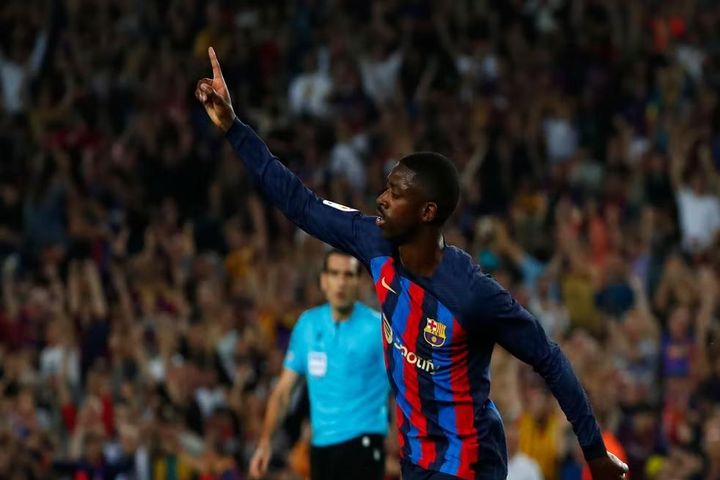 Barcelona bám đuổi Real Madrid bằng chiến thắng tưng bừng