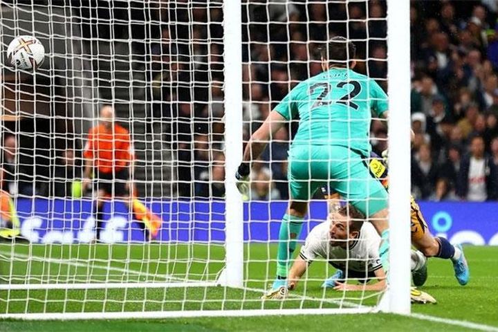 Xuất sắc hạ Tottenham, Newcastle qua mặt cả Chelsea lẫn MU