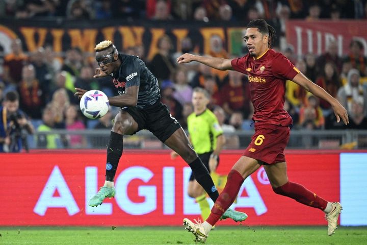 Gieo sầu cho thầy trò Jose Mourinho, Napoli giữ vững ngôi đầu Serie A