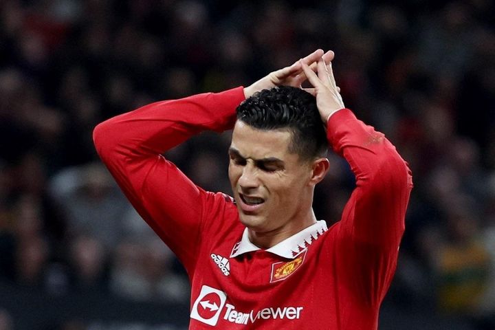 Dàn huyền thoại MU thay đổi thái độ với Ronaldo