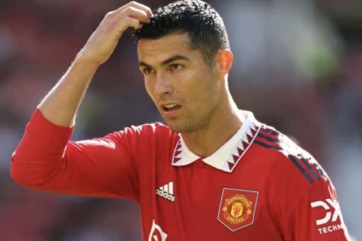HLV Chelsea khó xử với Ronaldo