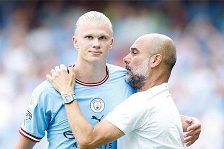 HLV Guardiola cũng kinh ngạc về Haaland