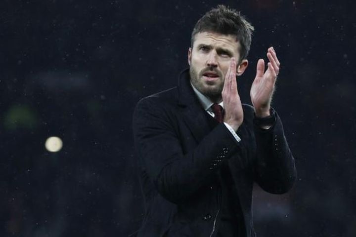 Carrick trở lại làm HLV