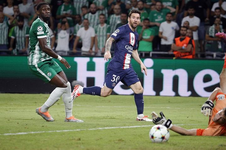 Sốc: Man United và Chelsea săn đuổi Messi