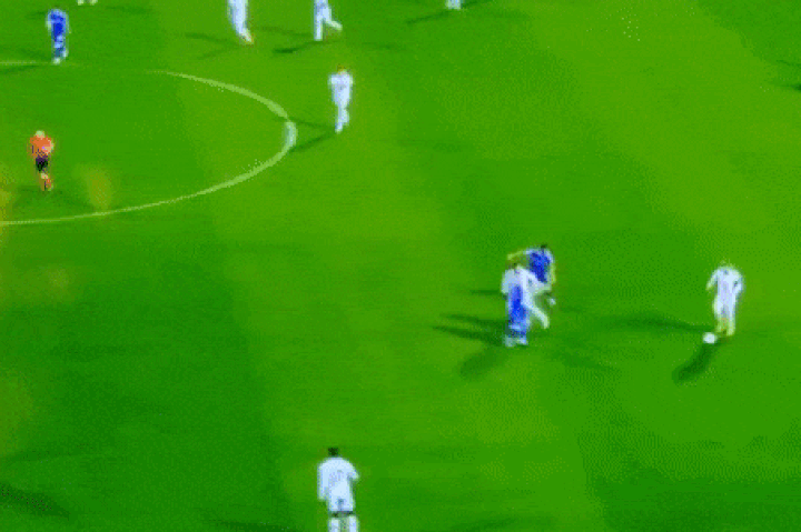 Sao AC Milan ghi bàn sau pha solo qua 4 người