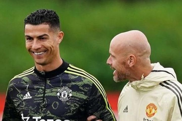Ronaldo 'làm lành' với HLV ten Hag