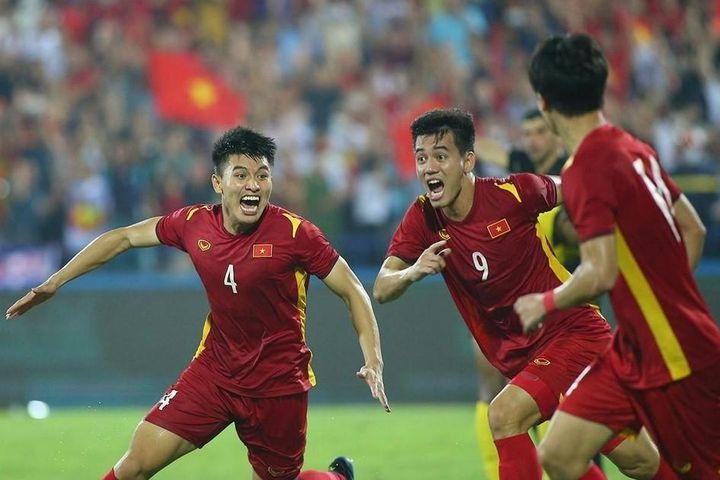 Đại gia Malaysia 'săn' chữ ký của 3 tuyển thủ Việt Nam; Câu lạc bộ Hải Phòng 'trả giá' sau trận thắng Hà Nội FC