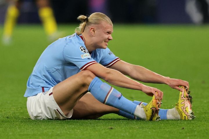 Haaland mờ nhạt, Man City chia điểm với Dortmund