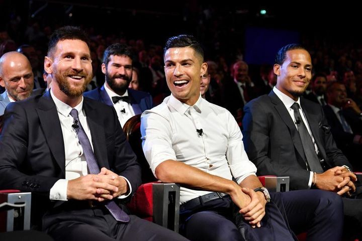 Ronaldo là cầu thủ bóng đá giỏi, Messi là nghệ sĩ xuất chúng