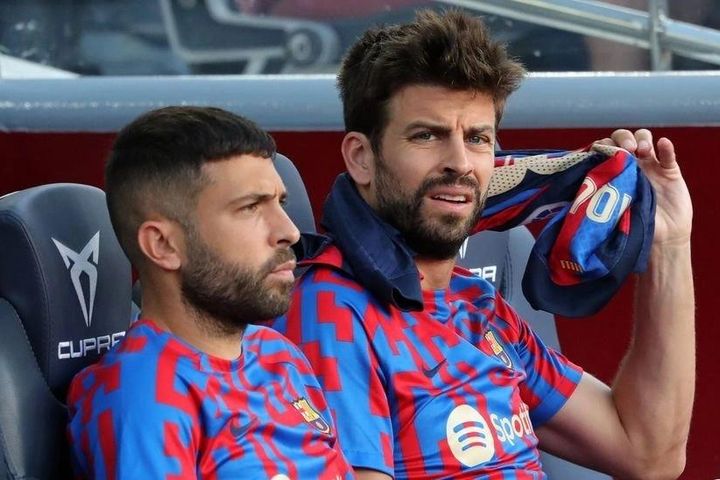 Barca muốn Pique và Alba rời CLB