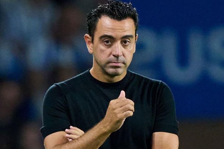 HLV Xavi nói gì khi Barca phải xuống đá ở Cúp C2?
