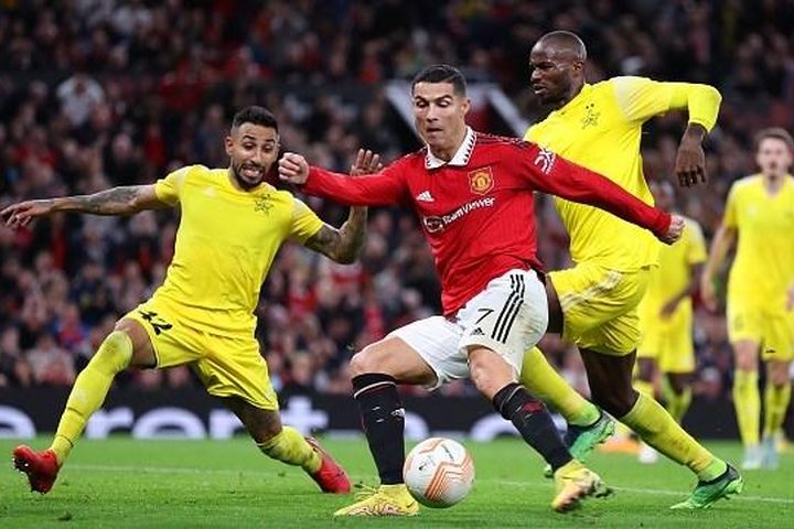 Ronaldo ghi bàn, Man United thắng đậm Sheriff