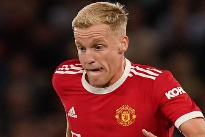 Chuyển nhượng cầu thủ ngày 28/10: Man Utd quan tâm Tyler Adams; Valencia mượn Van de Beek; Văn Quyết gia hạn Ha Nội FC